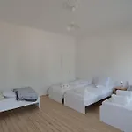 Cozy House With Garden And Freeparking *