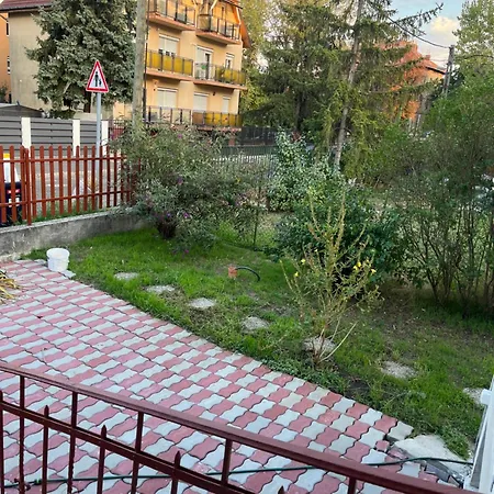 Cozy With Garden And Freeparking * 부다페스트