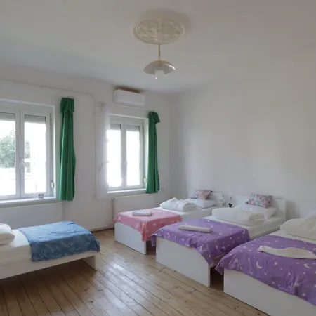 Cozy House With Garden And Freeparking Budapešť