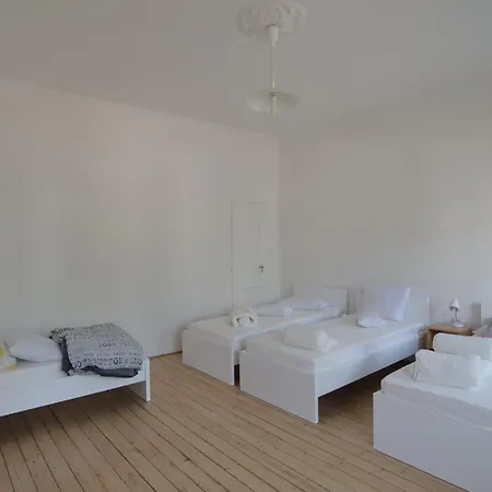 Cozy House With Garden And Freeparking *