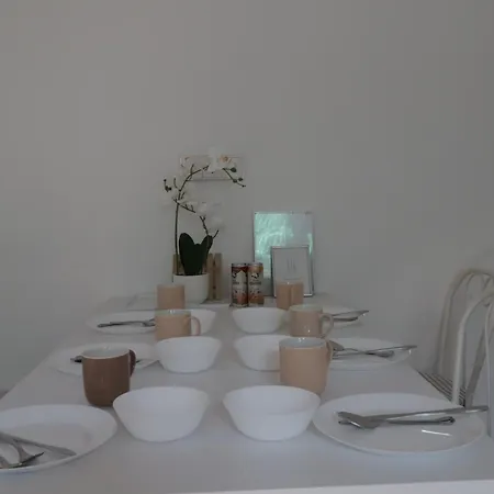 Apartmán Cozy House With Garden And Freeparking