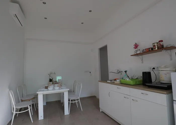 Cozy House With Garden And Freeparking * Budapest